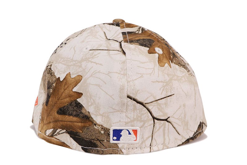 NEW ERA NEW YORK METS 59FIFTY FITTED CAP (1969 WORLD SERIES SIDE PATCH/ORANGE UNDER VISOR/REALTREE SNOW CAMO)