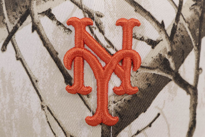 NEW ERA NEW YORK METS 59FIFTY FITTED CAP (1969 WORLD SERIES SIDE PATCH/ORANGE UNDER VISOR/REALTREE SNOW CAMO)