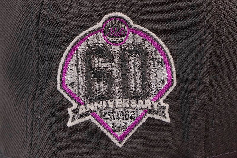 NEW ERA NEW YORK METS ROSE 59FIFTY FITTED CAP (60TH ANNIVERSARY SIDE PATCH/GREY UNDER VISOR/CHARCOAL SPARKLING GRAPE)
