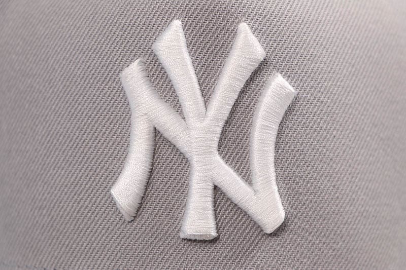 NEW ERA NEW YORK YANKEES 9FORTY AF ADJUSTABLE CAP (25TH ANNIVERSARY SIDE PATCH/GREY UNDER VISOR/GREY)