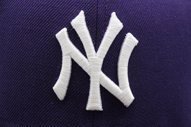 NEW ERA NEW YORK YANKEES 59FIFTY FITTED CAP (MLB BASIC/PURPLE)