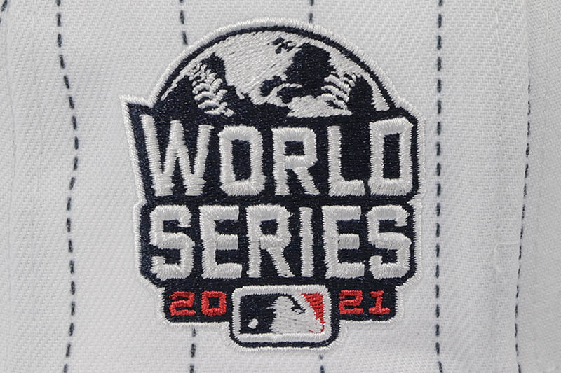 NEW ERA ATLANTA BRAVES 59FIFTY FITTED CAP (2021 WORLD SERIES SIDE PATCH/GREY UNDER VISOR/PINSTRIPE NAVY) 14693484