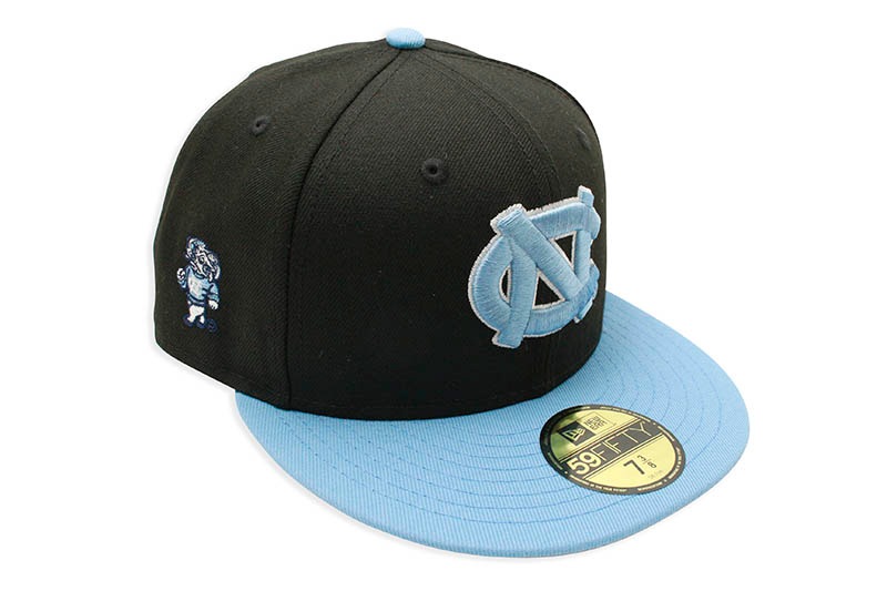 NEW ERA UNIVERSITY OF NORTH CAROLINA 59FIFTY FITTED CAP (GREY UNDER VISOR/BLACK×SKY BLUE)