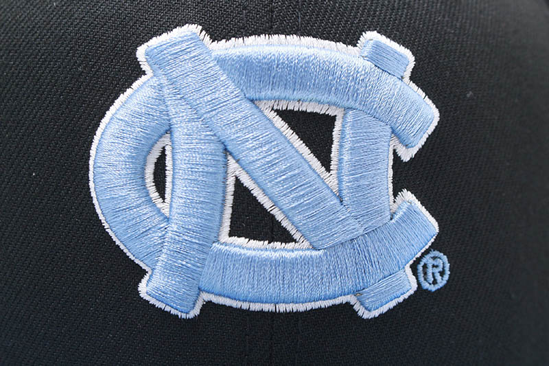 NEW ERA UNIVERSITY OF NORTH CAROLINA 59FIFTY FITTED CAP (GREY UNDER VISOR/BLACK×SKY BLUE)