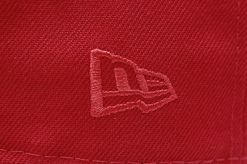 NEW ERA NEW YORK YANKEES 59FIFTY FITTED CAP (1999 WORLD SERIES CUSTOM SIDE PATCH/PINK UNDER VISOR/SCARLET)
