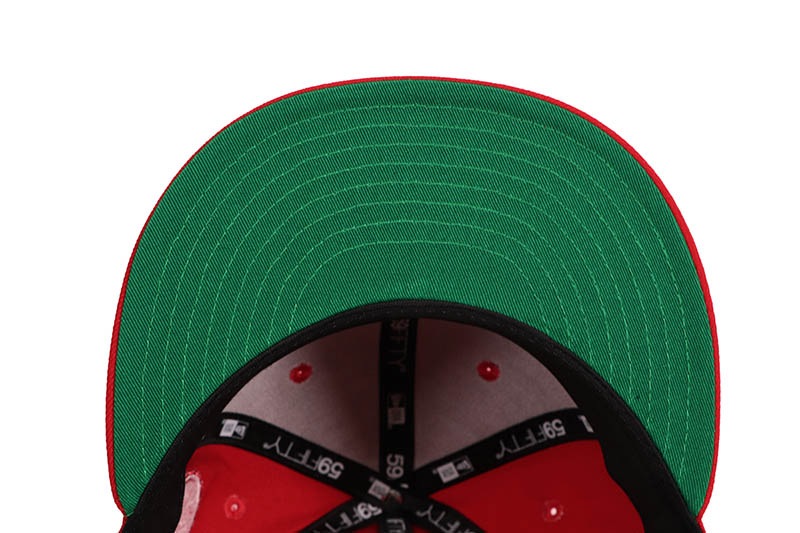 NEW ERA DETROIT RED WINGS 59FIFTY FITTED CAP (50TH ANNIVERSARY SIDE PATCH/GREEN UNDER VISOR/SCARLET) 70971072