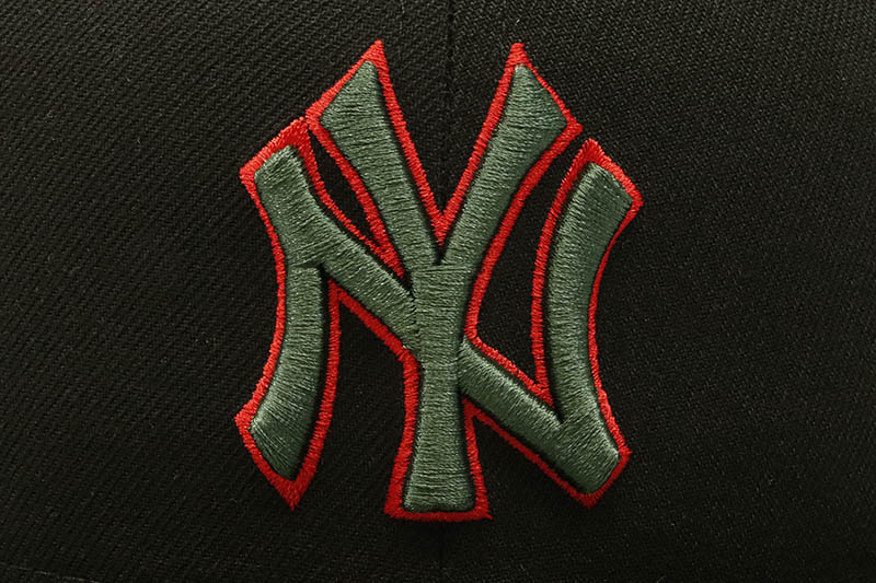 NEW ERA NEW YORK YANKEES 59FIFTY FITTED CAP (GREY UNDER VISOR/BLACK&GREEN/RED)