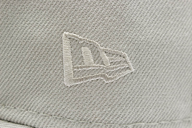 NEW ERA NEW YORK YANKEES 59FIFTY FITTED CAP (1999 WORLD SERIES CUSTOM SIDE PATCH/PINK UNDER VISOR/GREY)