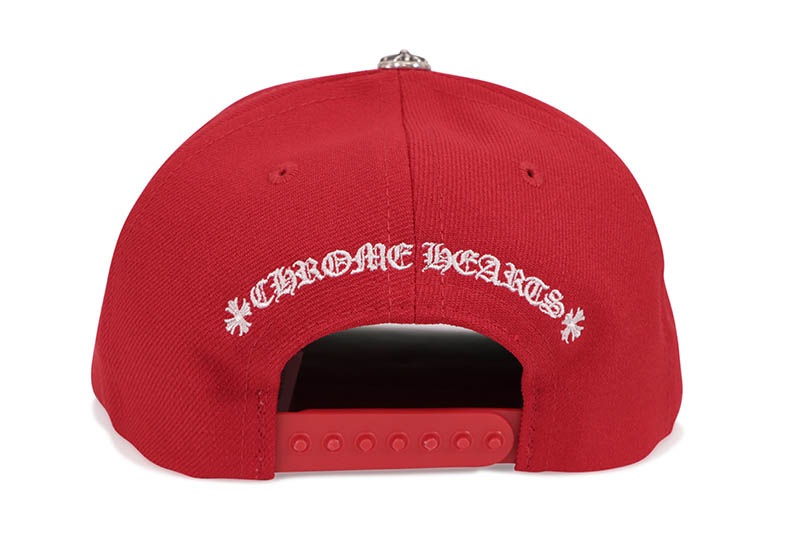 CHROME HEARTS ESSENTIALS LA EXCLUSIVE BASEBALL CAP (RED)