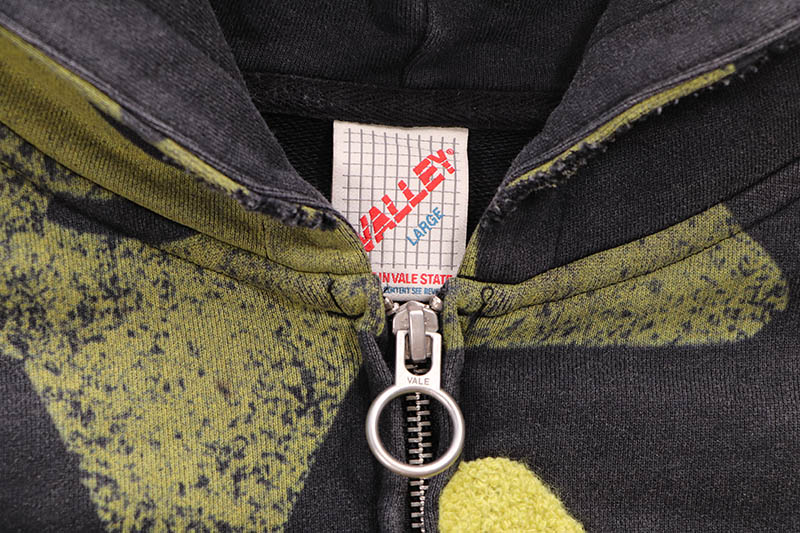 VALE GILMORE ZIP UP
