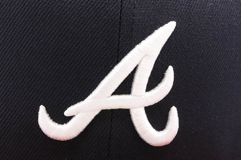 NEW ERA ATLANTA BRAVES ON-FIELD AUTHENTIC 59FIFTY FITTED CAP (NAVY/SCARLET VISOR) 11449395 14524900