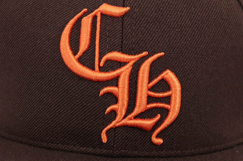 CHROME HEARTS ESSENTIALS LA EXCLUSIVE BASEBALL CAP (BROWN)