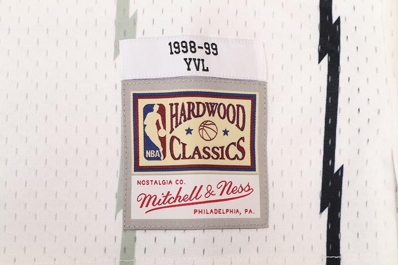 MITCHELL & NESS x PLAYBOI CARTI TORONTO RAPTORS SWINGMAN JERSEY 1998 (JY18082-TRAWHIT:WHITE)