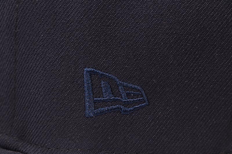 NEW ERA NEW YORK BLACK YANKEES 59FIFTY FITTED CAP (DISCOVER GREATNESS SIDE PATCH/KELLY UNDER VISOR/NAVY) 70947804