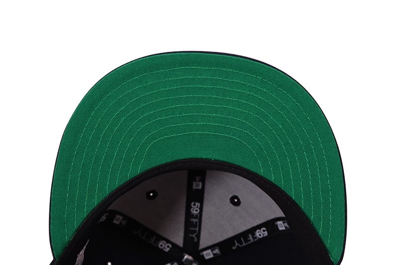 NEW ERA NEW YORK BLACK YANKEES 59FIFTY FITTED CAP (DISCOVER GREATNESS SIDE PATCH/KELLY UNDER VISOR/NAVY) 70947804