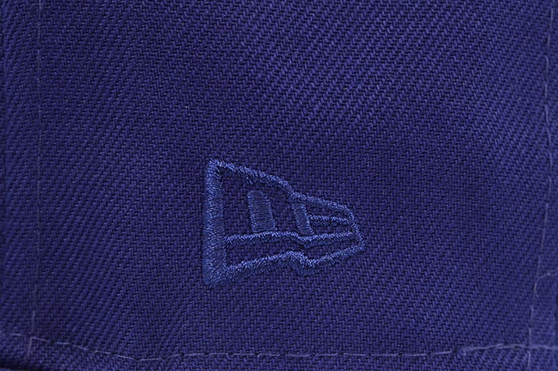 NEW ERA NEW YORK YANKEES 59FIFTY FITTED CAP (2000 WORLD SERIES SIDE PATCH/GREY UNDER VISOR/DARK ROYAL) 14490418