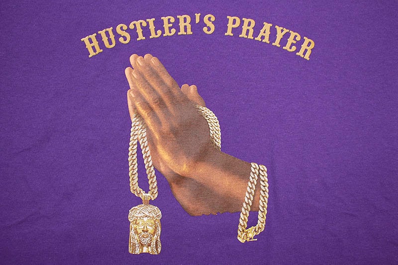 CLASSIC MATERIAL NY HUSTLER'S PRAYER T-SHIRT (PURPLE)