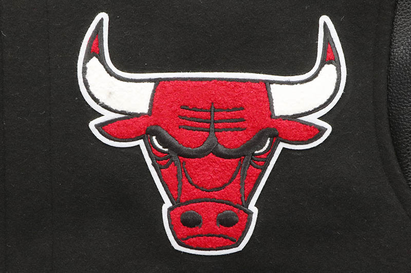 PRO STANDARD CHICAGO BULLS VARSITY JACKET (BCB651681:BLACK)