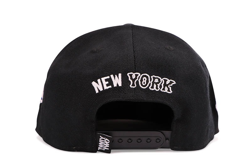 TWNTY TWO SUPREME CLIENTELE 25TH SNAPBACK CAP (BLACK)