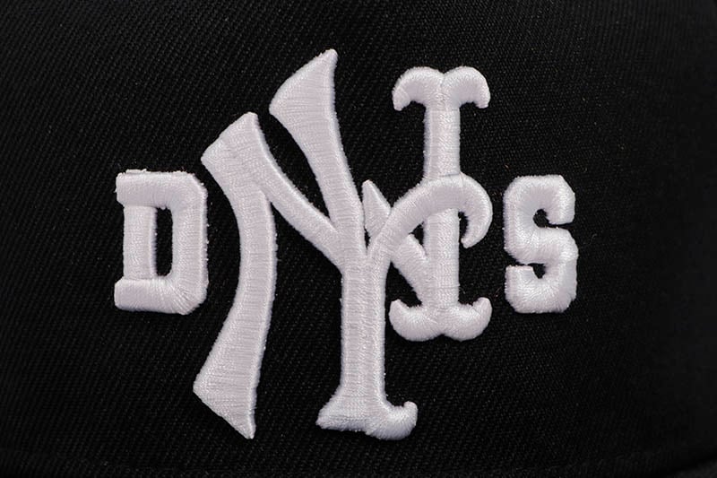 TWNTY TWO DSNY SNAPBACK CAP (BLACK)