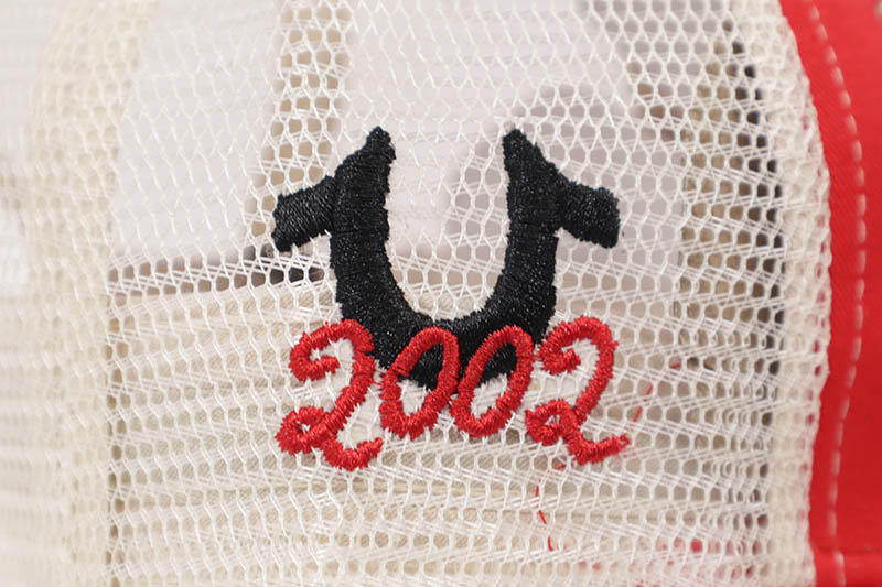 TRUE RELIGION VARSITY TRUCKER HAT (TR4189:BORDEAUX/DAKOTA)