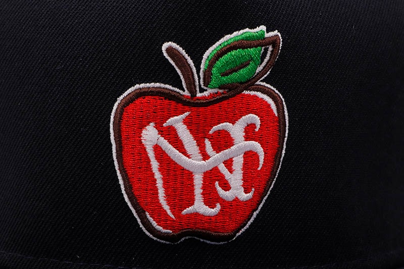 TWNTY TWO NY APPLE SNAPBACK CAP (NAVY)