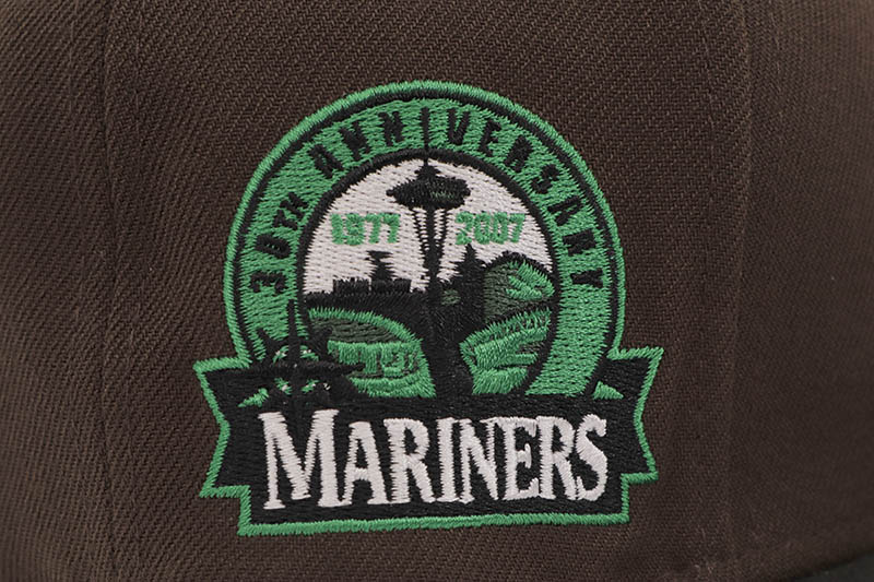 NEW ERA SEATTLE MARINERS 59FIFTY FITTED CAP (30TH ANNIVERSARY CUSTOM SIDE PATCH/MOUNTAIN PINE UNDER VISOR/WALNUT BLACK)