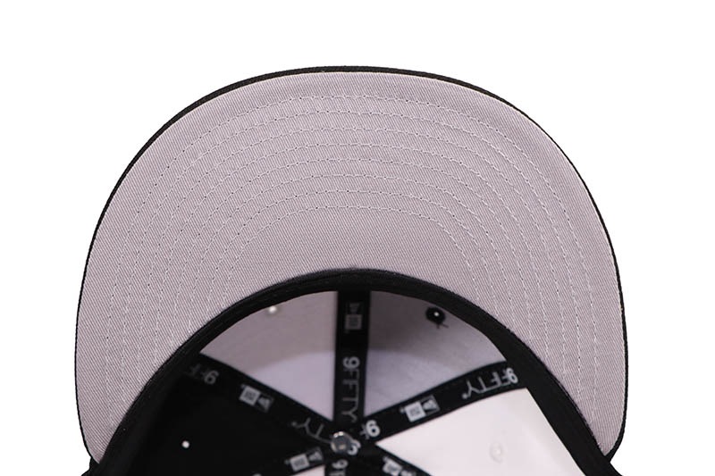 NEW ERA CHICAGO WHITE SOX 9FIFTY SNAPBACK CAP (2005 WORLD SERIES SIDE PATCH/GREY UNDER VISOR/WHITE PINWHEELS)