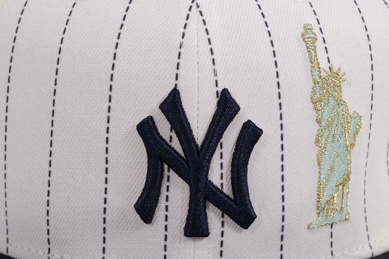 NEW ERA NEW YORK YANKEES STATUE OF LIBERTY 9FIFTY SNAPBACK CAP (1962 WORLD SERIES SIDE PATCH/RED UNDER VISOR/PINSTRIPE NAVY)