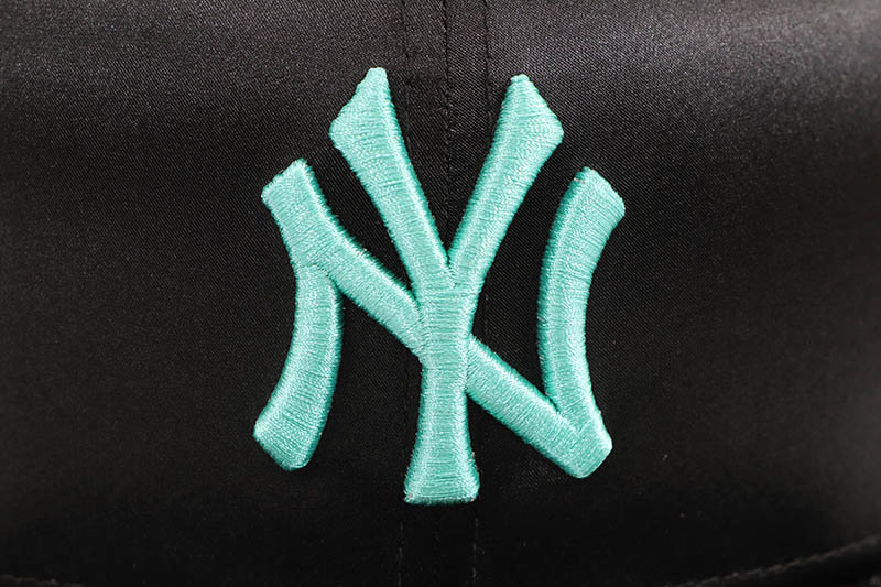 NEW ERA NEW YORK YANKEES 9FIFTY SNAPBACK CAP (1999 WORLD SERIES SIDE PATCH/MINT UNDER VISOR/BLACK SATIN)