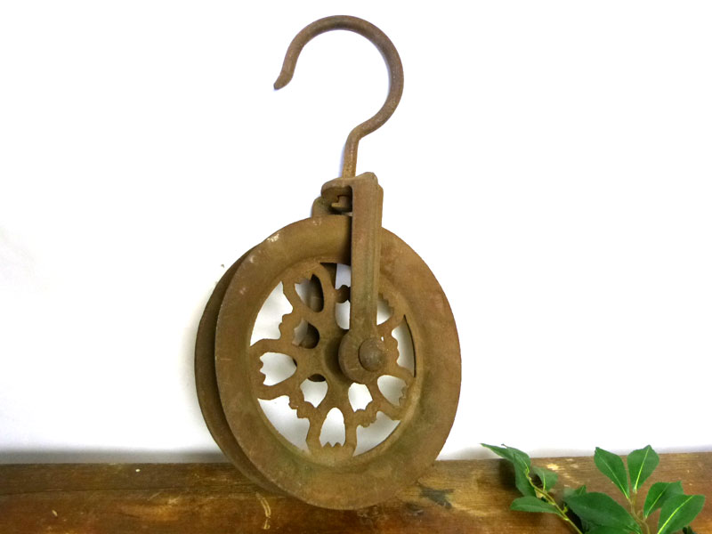昭和レトロ 古いシャビーな鉄滑車 / ガーデニング /オブジェ 【中古