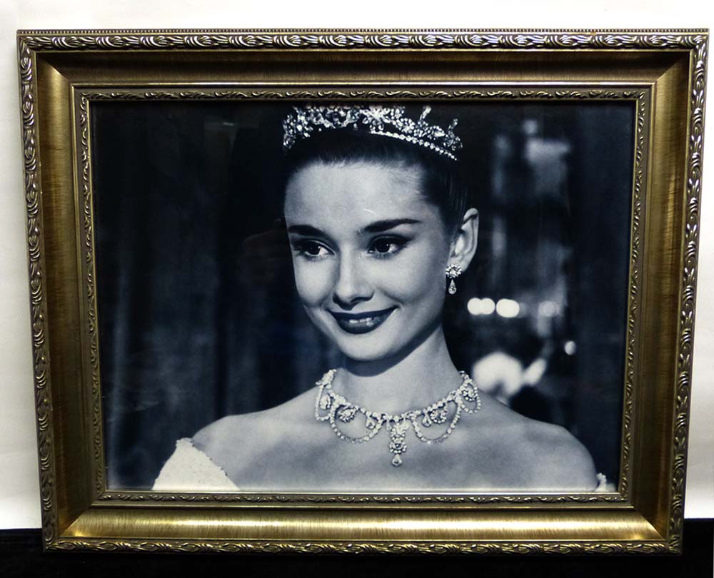 オードリー・ヘプバーン直筆サイン入り2Lサイズ写真…ローマの休日 61EsY8pyFvL._AC_UF350,