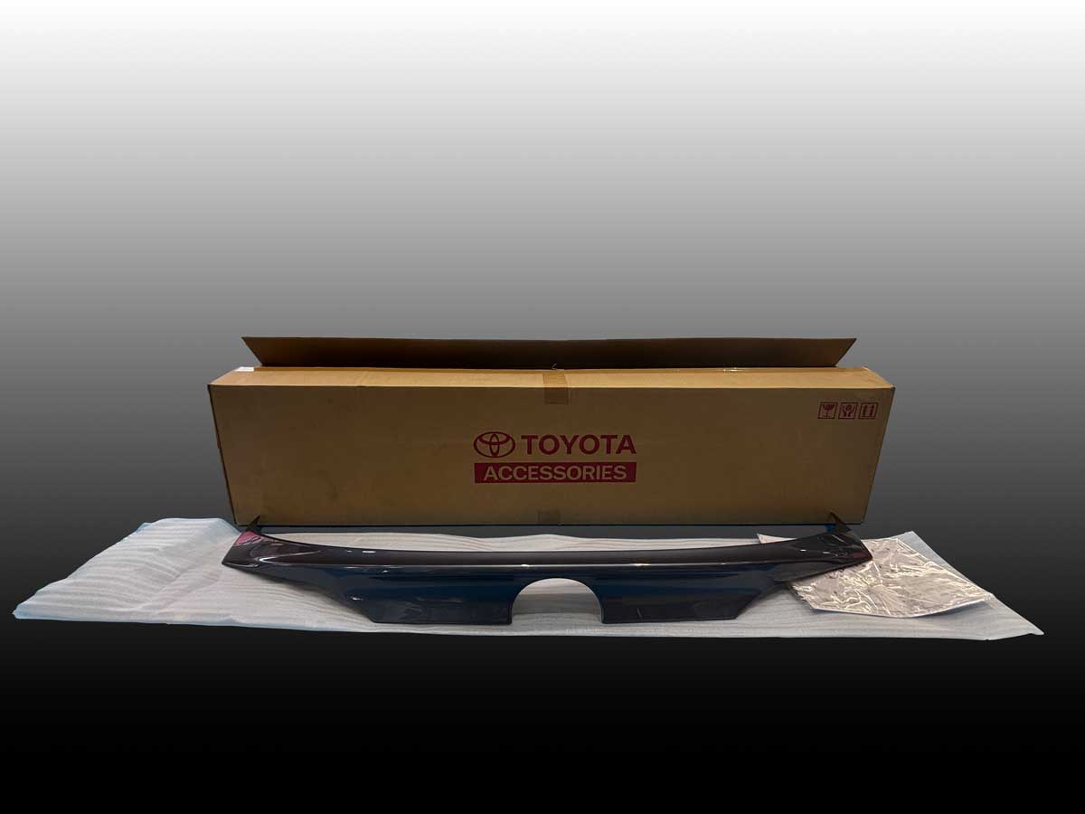 カローラクロス タイTOYOTA純正 リアゲートスポイラー 塗装済み（089