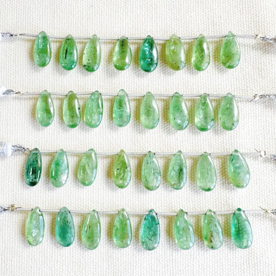 グリーンカイヤナイト ショートペアシェイプ 15mm×7mm | 石の名前から