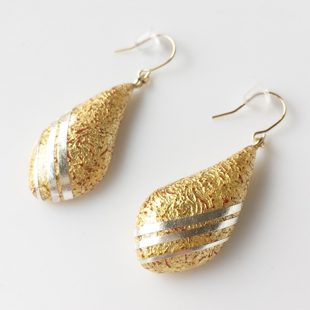 漆ピアス 朱漆と金箔研ぎ出し プラチナライン api00001-ayabby 漆ピアス 朱漆と金箔研ぎ出し プラチナライン api00001-ayabby