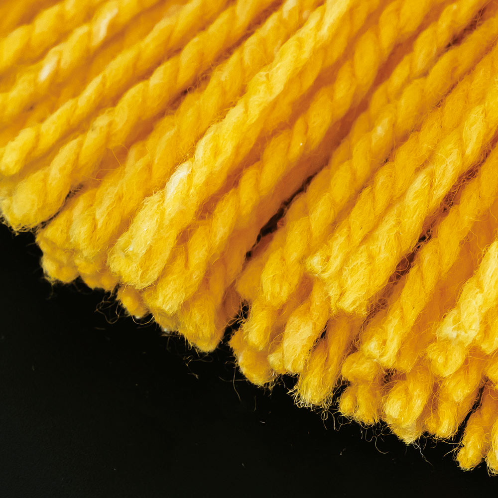 momo カリスマックス風 めめあべ 阿部亮平がセンター分けデコ出し黒スーツ姿でクールな視線を決める