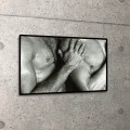 額装済30%OFF/Men Embracing/フォトグラフ/ポスター（フォトグラフ）|額装アウトレット