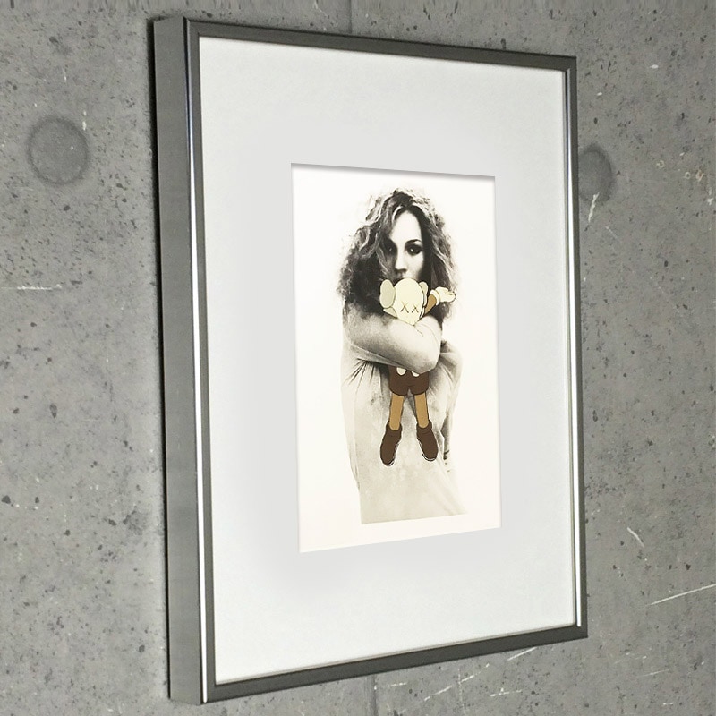 限定マット額装品/Kaws and David Sims【 Kate Moss UNTITLED 2001】（カウズ ブライアン・ドネリー）