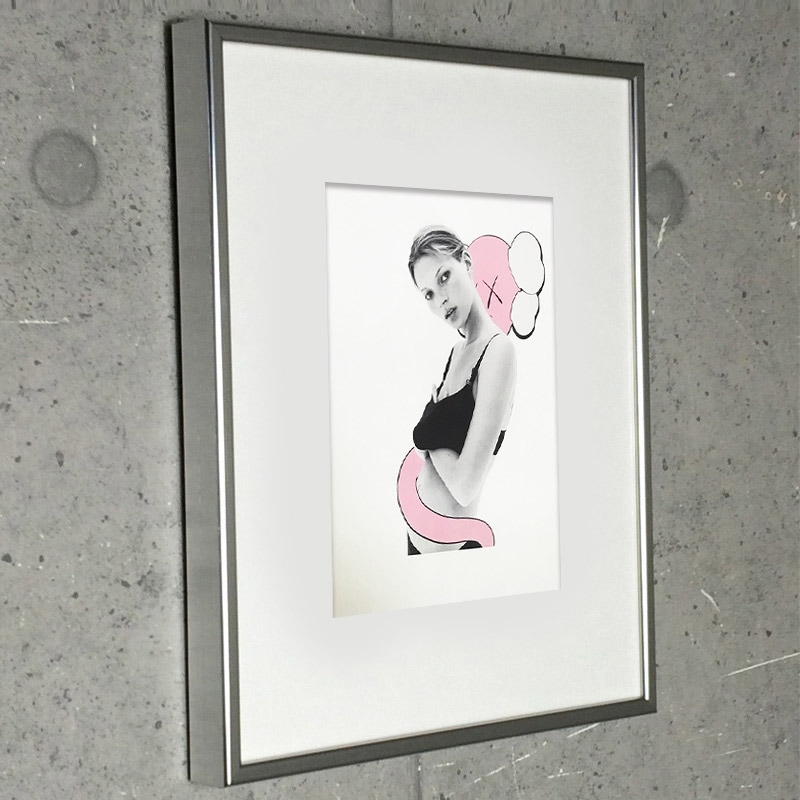 限定マット額装品/Kaws and David Sims【 Kate Moss UNTITLED 2001】（カウズ ブライアン・ドネリー）