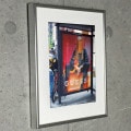 限定マット額装品/カウズ【Untitled GUESS 1998】（ブライアン・ドネリー）|ポスター