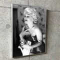 額装済30%OFF!!/Marilyn Monroe シャネル 5番（エド フィンガーシュ）|額装アウトレット