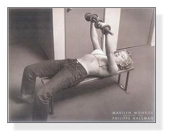 マリリン モンロー  with Weights、 1952（フィリップ ハルスマン）