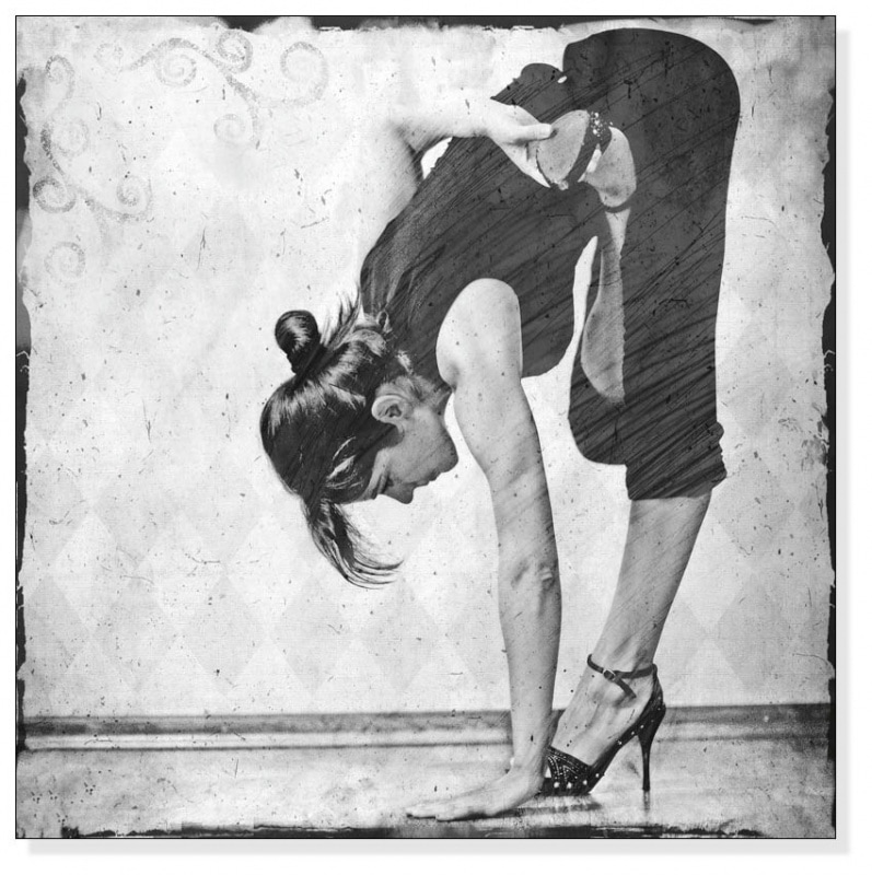 Ardha Baddha Padmottanasana（ゴシア ハニク）