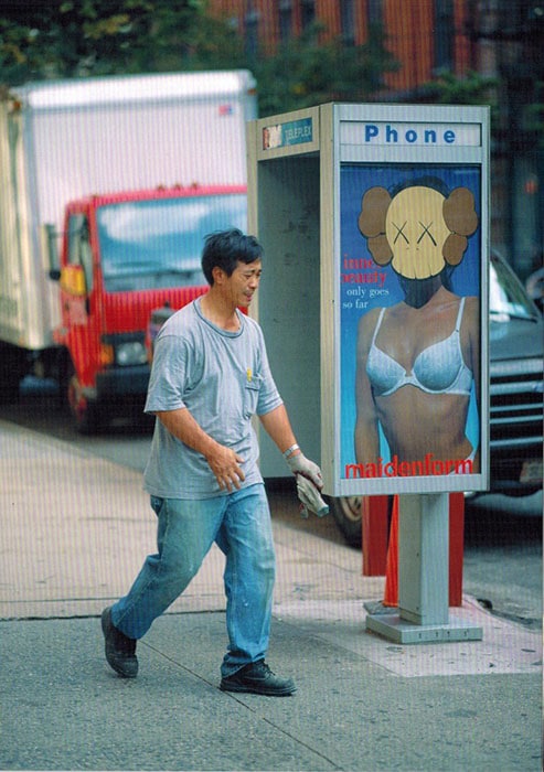 限定マット額装品/カウズ【Untitled MAIDENFORM 2000】