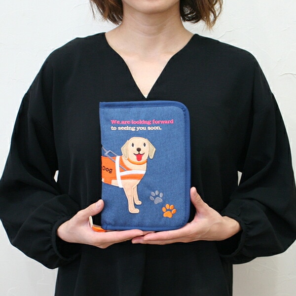 盲導犬応援グッズ  マルチケース POETIC 盲導犬NINA 売上の一部が盲導犬総合支援センターへ寄付 散歩 ゴールデンレトリバー