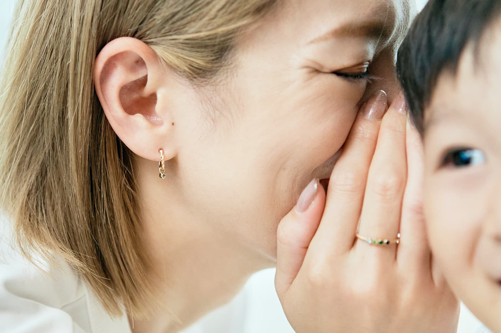 プラチナ ストーンチャーム付き<br>へその緒ループピアス
