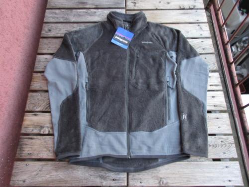 デッドストック！ 2013年製 パタゴニア R2 JKT FGE M jkm685