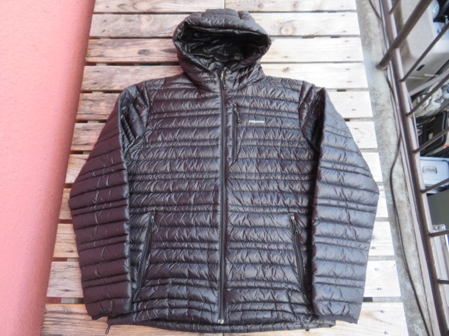patagonia メンズ M 黒 ウルトラライトダウンフーディ