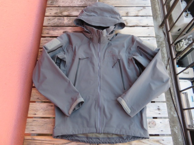 USED 2014ǯ ���ʥ���!!! �꡼�� �������ƥꥯ�� ����ե����㥱�å� GEN�� �����! M jkz953