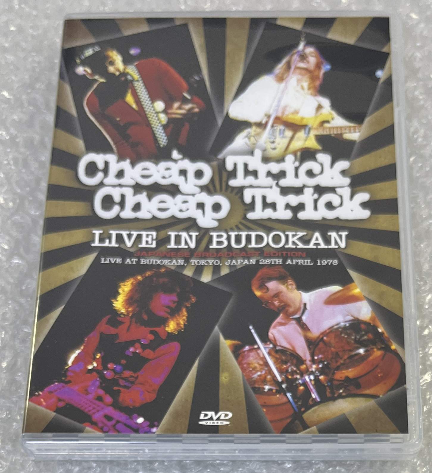 JUST MOVIN’ ON Live at the BUDOKAN + おまけ 20th Anniversary TOUR 2008 JUST MOVIN' ON -MORAL～PRESENT